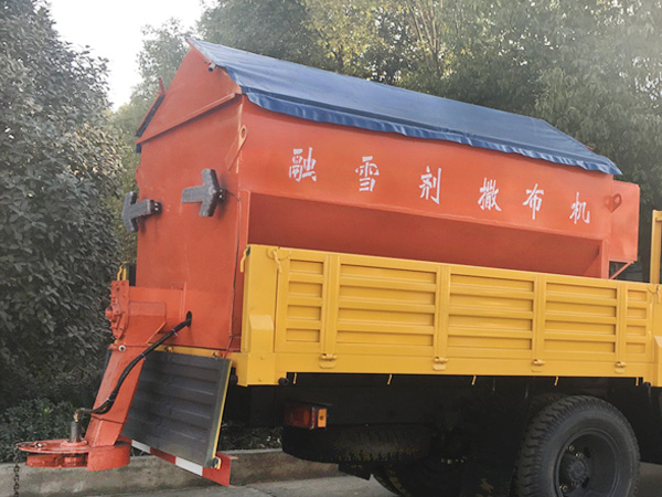 6方除雪撒布機(jī) 公路灑鹽機(jī) 融雪機(jī)械