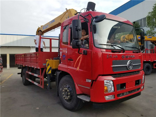 東風(fēng)天錦5100軸距8噸隨車吊-程力直臂隨車吊