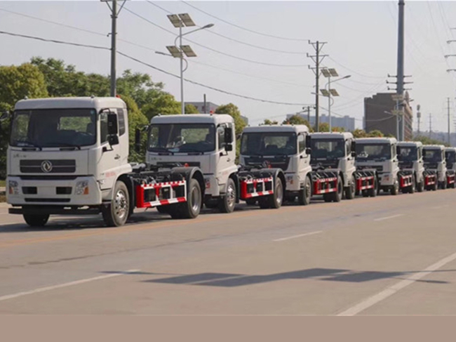 某單位批量采購環(huán)衛(wèi)垃圾車發(fā)車