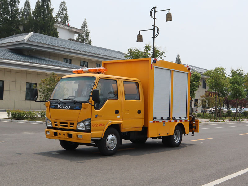 國六五十鈴雙排座帶吊搶險(xiǎn)車